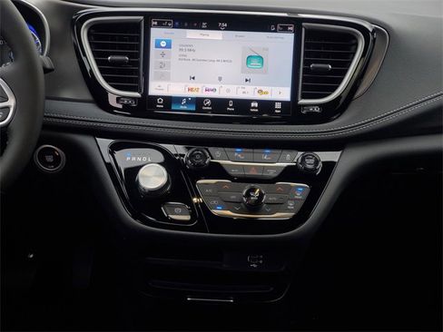 New 2026 Chrysler Pacifica Select image 17