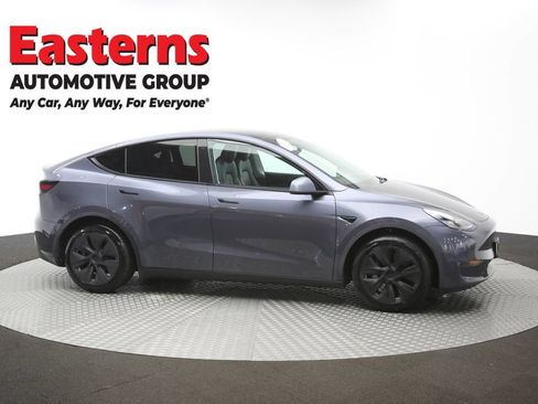 Used 2022 Tesla Model Y Long Range AWD/4WD image 41