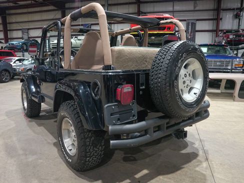 Used 2002 Jeep Wrangler Sahara AWD/4WD image 6