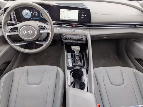 Used 2025 Hyundai Elantra SEL FWD image 21