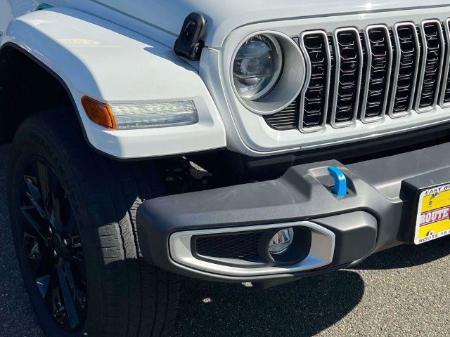 Used 2024 Jeep Wrangler Unlimited Sahara AWD/4WD image 8