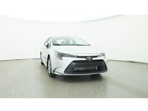 Used 2025 Toyota Corolla LE FWD image 35