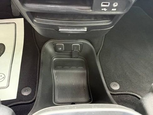 Used 2020 Chrysler Pacifica Touring-L w/ S Appearance Package FWD image 33