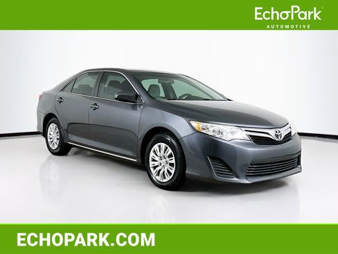 Used 2014 Toyota Camry LE image 1