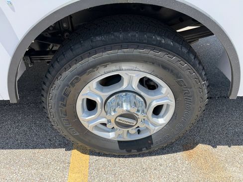 Used 2025 Ford F350 XLT AWD/4WD image 2