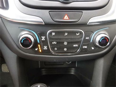 Used 2021 Chevrolet Equinox LT image 10