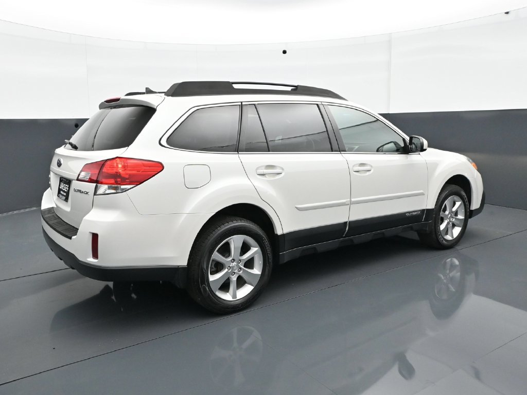 Used 2013 Subaru Outback 2.5i Limited AWD/4WD image 7
