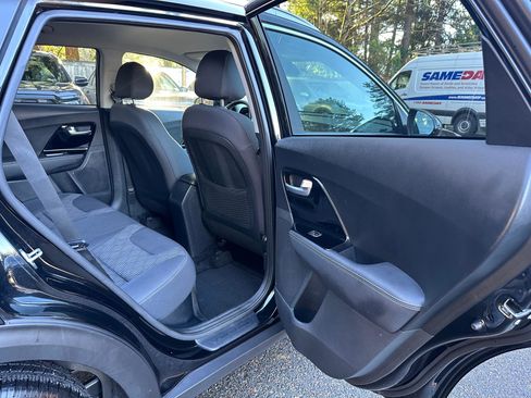 Used 2022 Kia Niro LXS image 13