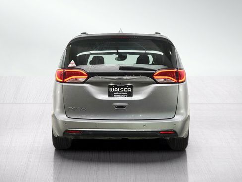 Used 2019 Chrysler Pacifica Touring-L w/ Advanced Safetytec Group FWD image 4