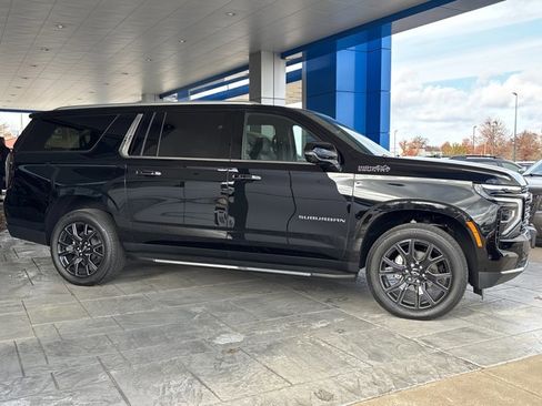 New 2026 Chevrolet Suburban High Country image 2