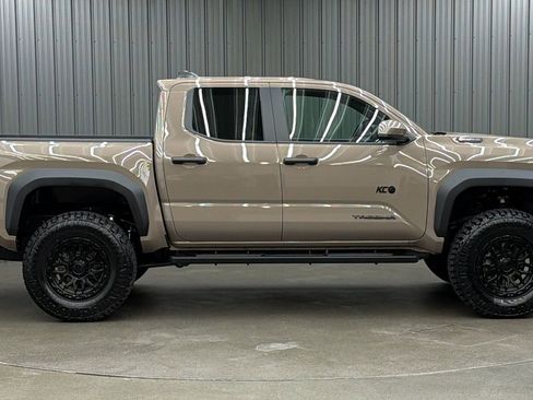 Used 2026 Toyota Tacoma TRD Off-Road AWD/4WD image 6