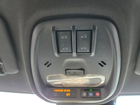 Used 2025 Chevrolet Trax RS w/ Sunroof Package FWD image 27