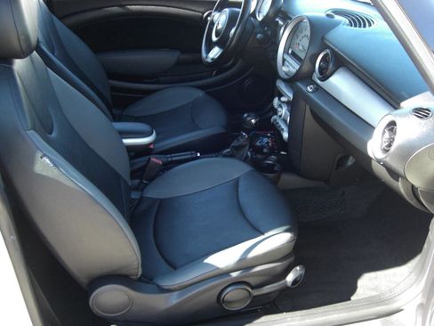 Used 2010 MINI Cooper 2dr image 17