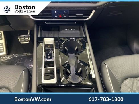 New 2025 Volkswagen Atlas SEL Premium R-Line image 17