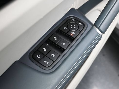 Certified 2023 Porsche Cayenne Platinum Edition AWD/4WD image 9