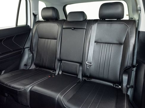 Used 2023 Volkswagen Tiguan SE w/ Panoramic Sunroof Package AWD/4WD image 22