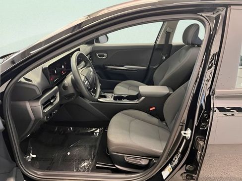Used 2025 Kia K4 FWD image 18