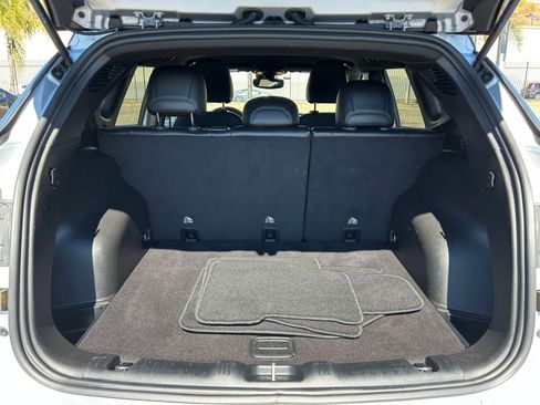 Used 2025 Jeep Compass Limited image 31