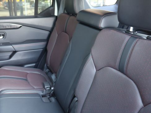 Used 2025 Honda Pilot Black Edition image 19