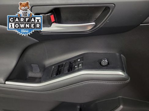 Used 2023 Toyota Highlander XLE AWD/4WD image 19