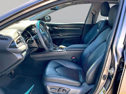 Used 2018 Toyota Camry XSE FWD image 7