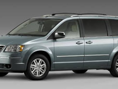 Used 2008 Chrysler Town & Country Limited FWD image 2
