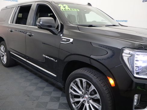 Used 2022 GMC Yukon XL Denali w/ Denali Premium Package AWD/4WD image 4