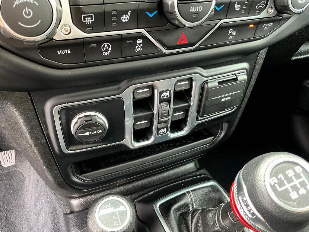 Used 2019 Jeep Wrangler Unlimited Sahara AWD/4WD image 19