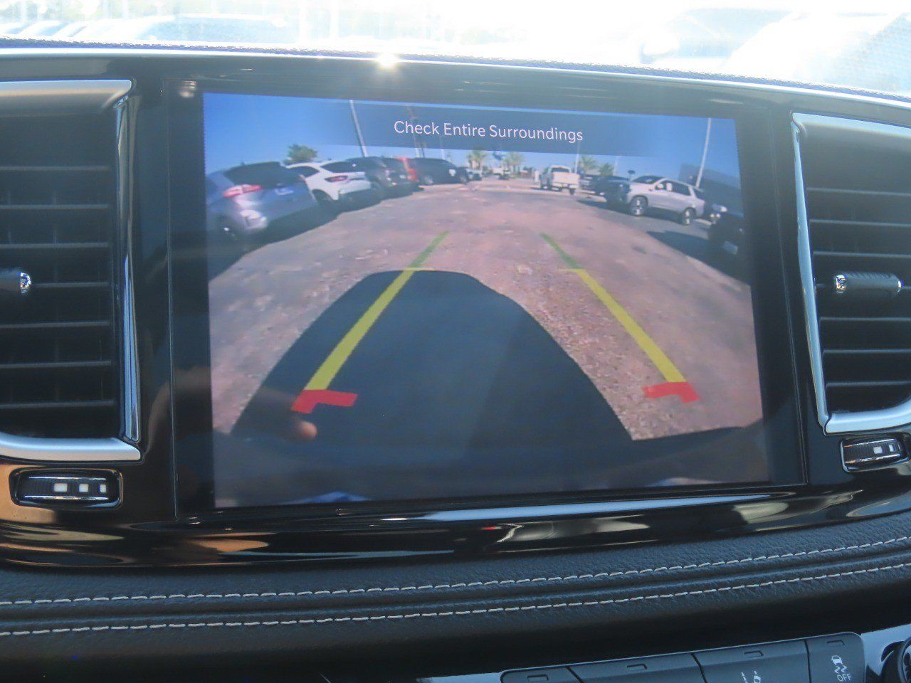 Used 2025 Chrysler Pacifica Limited FWD image 32
