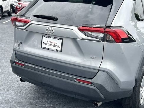 Used 2022 Toyota RAV4 LE FWD image 11