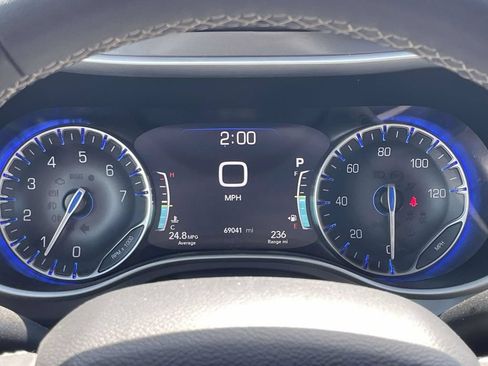 Certified 2025 Chrysler Pacifica Select FWD image 26