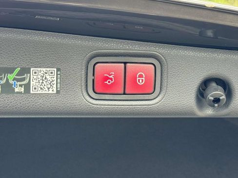 Used 2023 Mercedes-Benz E 350 4MATIC Sedan image 12