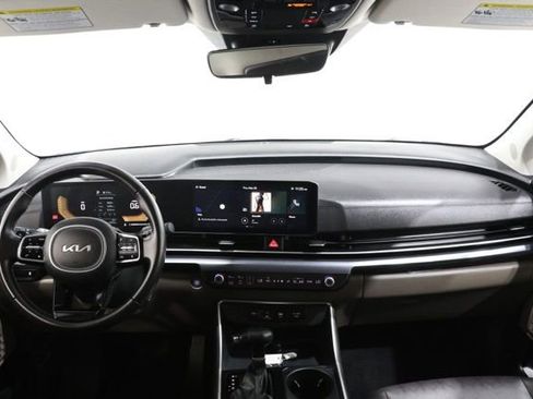Used 2025 Kia Carnival FWD image 14
