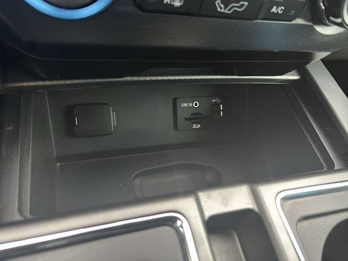 Used 2015 Ford F150 XLT w/ Equipment Group 302A Luxury AWD/4WD image 21
