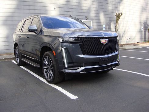 Used 2021 Cadillac Escalade Sport w/ Driver Assist Tech Package image 5