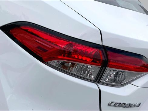 Used 2025 Toyota Corolla LE FWD image 28