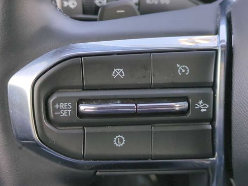 Used 2025 GMC Acadia Elevation image 15