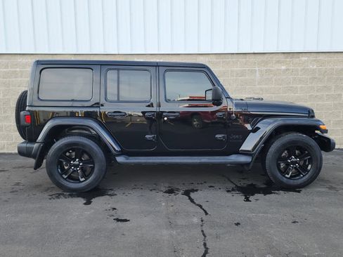 Used 2020 Jeep Wrangler Unlimited Sahara image 24