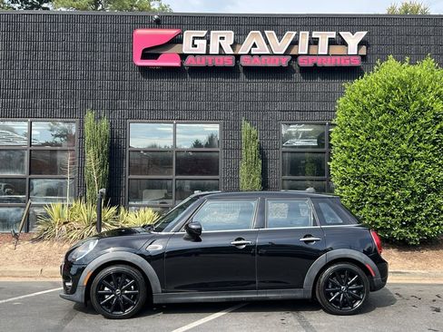 Used 2021 MINI Cooper 4-Door Hardtop image 9