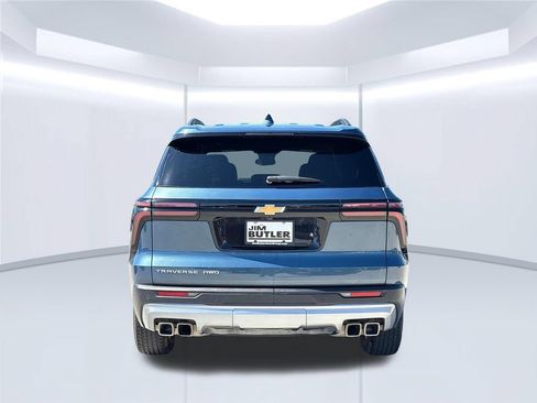 Used 2025 Chevrolet Traverse LT w/ Driver Confidence Package AWD/4WD image 5