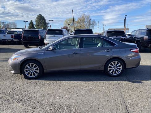 Used 2015 Toyota Camry XLE w/ Moonroof Package image 8