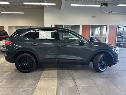 Certified 2022 Ford Escape SE w/ Cold Weather Package image 11