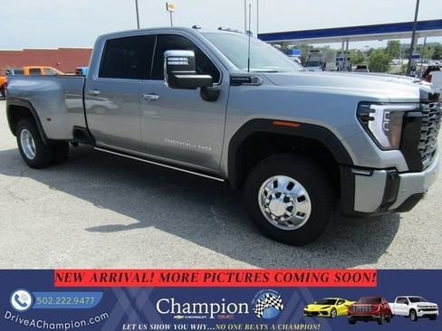 Used 2026 GMC Sierra 3500 Denali Ultimate AWD/4WD image 3