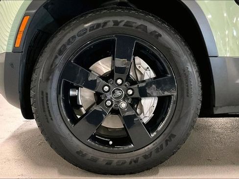 Certified 2023 Land Rover Defender 110 75th Limited Edition image 8