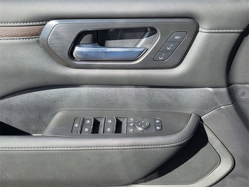 New 2026 Nissan Armada SL w/ Captain's Chari Seat Package image 18