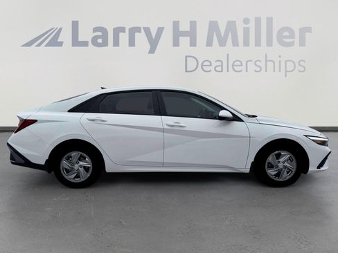 New 2026 Hyundai Elantra SE FWD image 9