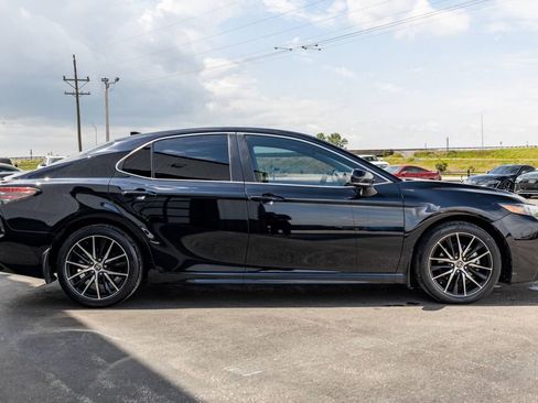Used 2023 Toyota Camry SE w/ Audio Upgrade Package FWD image 4