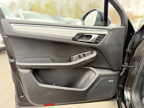 Used 2018 Porsche Macan Turbo image 36