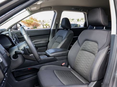 Used 2025 Nissan Pathfinder SV FWD image 16
