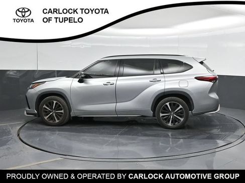 Used 2022 Toyota Highlander XSE FWD image 10